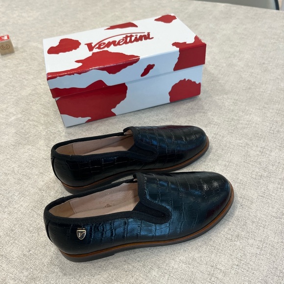 Venettini Black Croc-Embossed Kids Loafers - Picture 1 of 5
